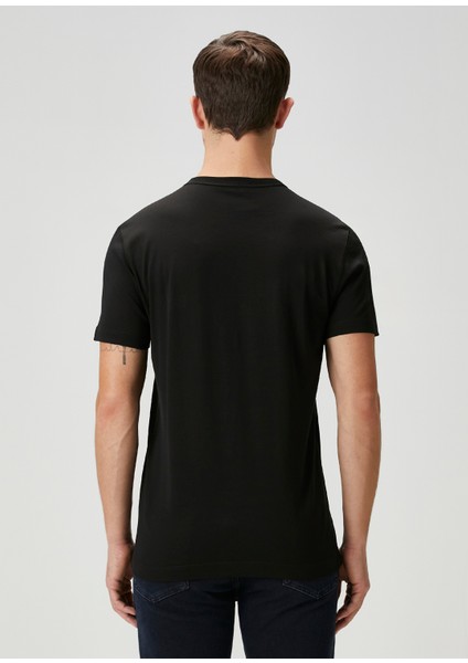 Siyah Logo Patchli T-Shirt fırsatları
