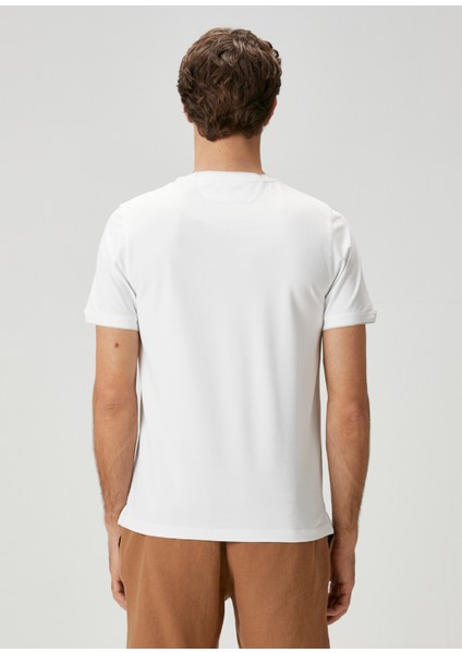 Beyaz Çizgi Detaylı T-Shirt indirimleri
