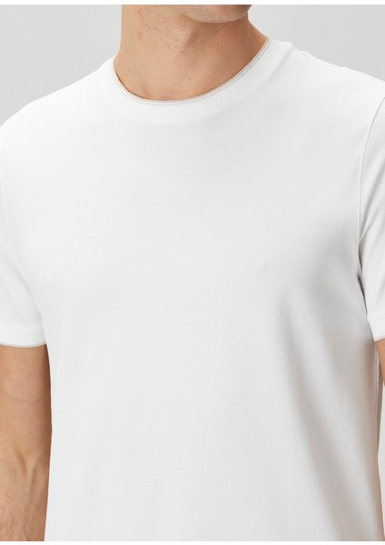 Beyaz Çizgi Detaylı T-Shirt
