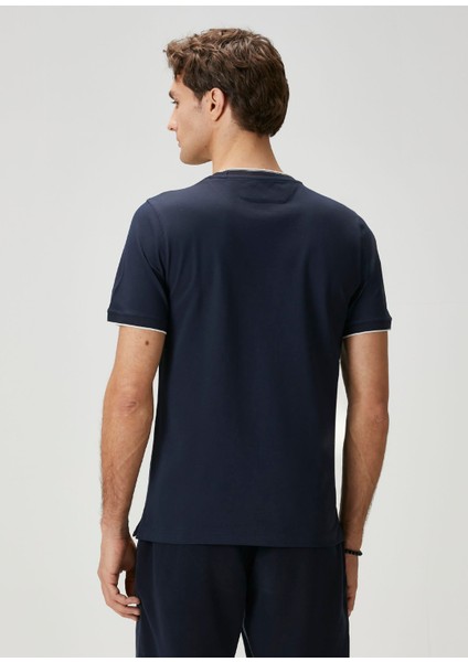 Lacivert Çizgi Detaylı T-Shirt indirimleri