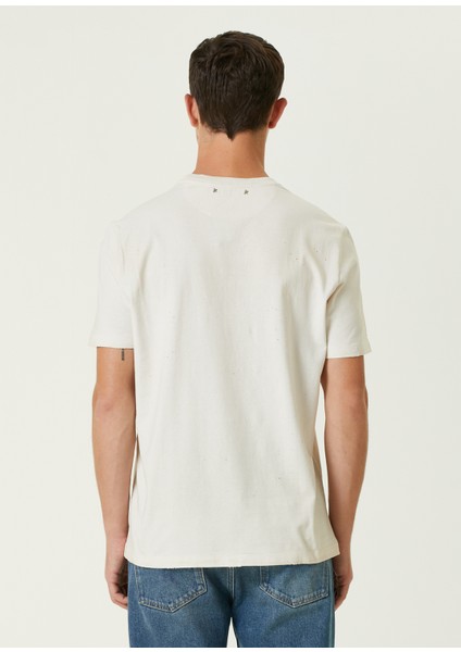 Siyah Beyaz Yazı Baskılı T-Shirt fırsatları