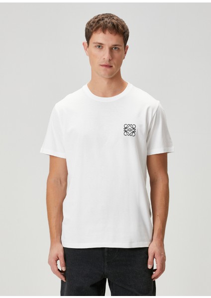 Beyaz Logo Detaylı T-Shirt