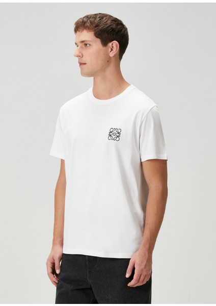 Beyaz Logo Detaylı T-Shirt modelleri