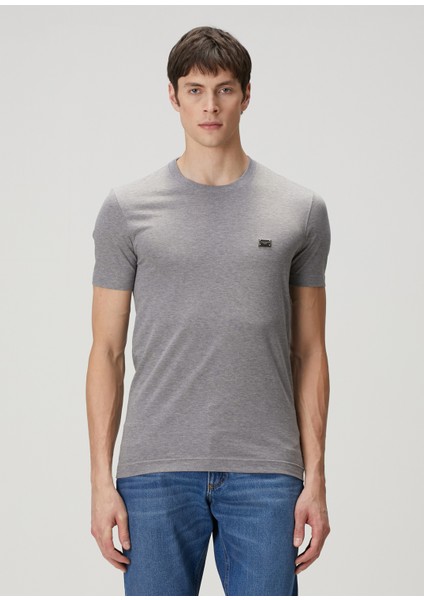 Gri Logo Detaylı T-Shirt