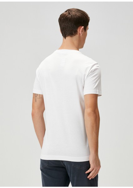 Beyaz Logo Baskılı T-Shirt fırsatları