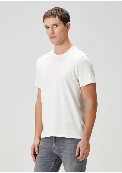 Beyaz Basic T-Shirt modelleri