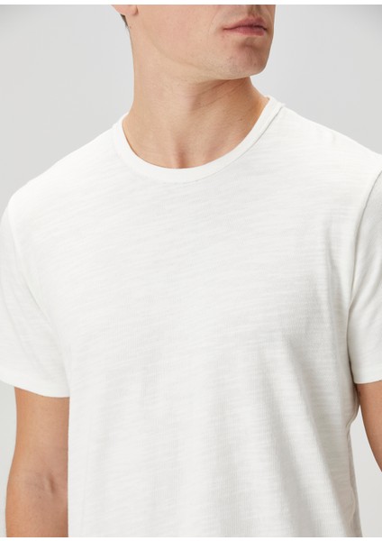 Beyaz Basic T-Shirt indirimleri