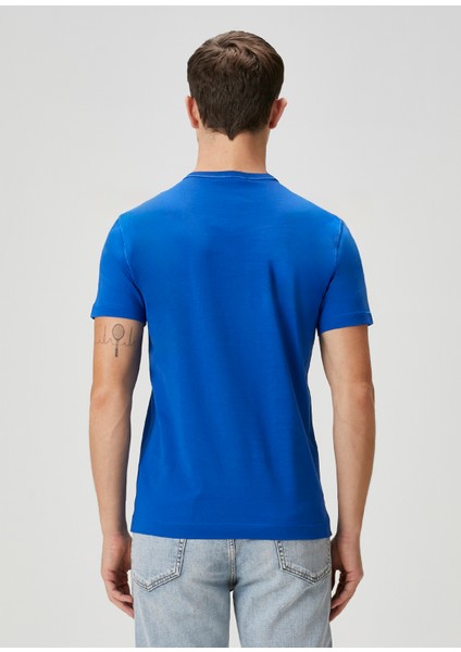 Koyu Mavi Logo Patchli T-Shirt fırsatları