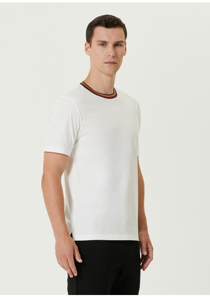 Beyaz Yakası Çizgi Detaylı Organik Pamuk T-Shirt