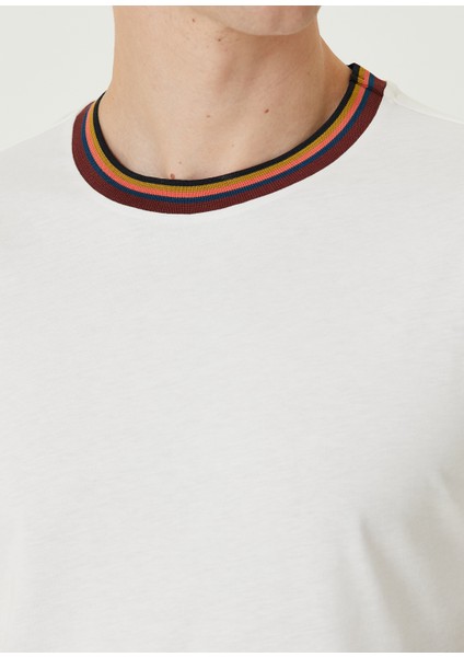Beyaz Yakası Çizgi Detaylı Organik Pamuk T-Shirt indirimleri