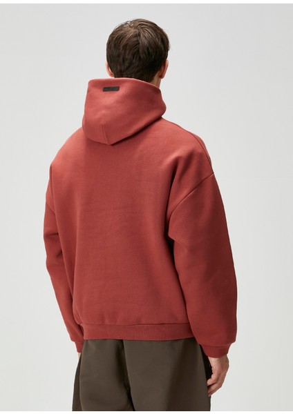 Kırmızı Kapüşonlu Logo Baskılı Sweatshirt indirimleri