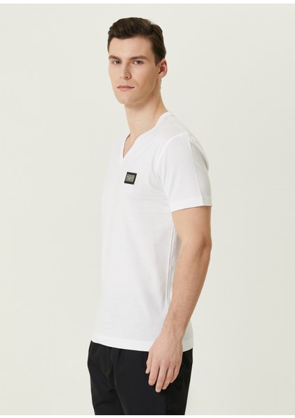 Beyaz Logo Detaylı T-Shirt modelleri