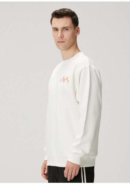 Beyaz Logo Nakışlı Sweatshirt modelleri