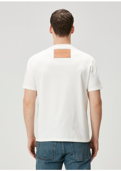 Beyaz Logo Detaylı T-Shirt fırsatları