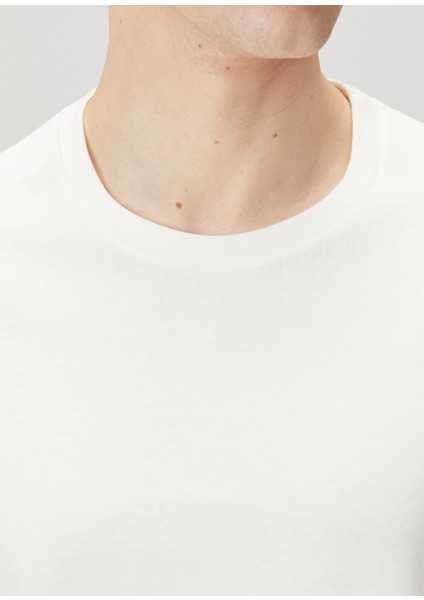 Beyaz Logo Detaylı T-Shirt indirimleri