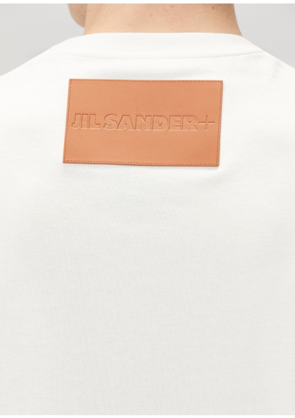 Beyaz Logo Detaylı T-Shirt