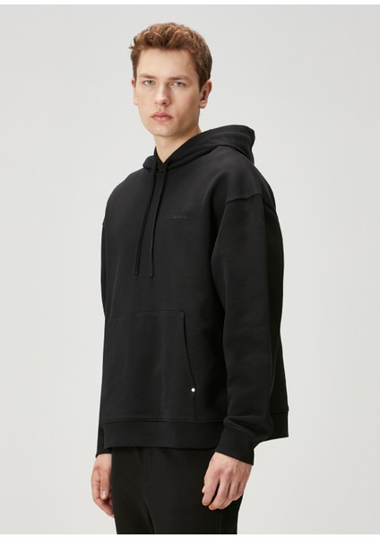 Siyah Kapüşonlu Sweatshirt