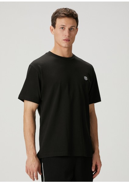Siyah Logo Detaylı T-Shirt modelleri
