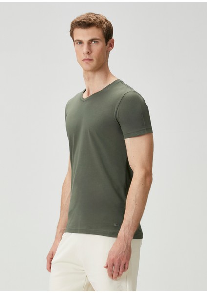 Yeşil V Yaka Basic T-Shirt modelleri