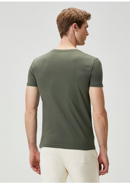 Yeşil V Yaka Basic T-Shirt fırsatları