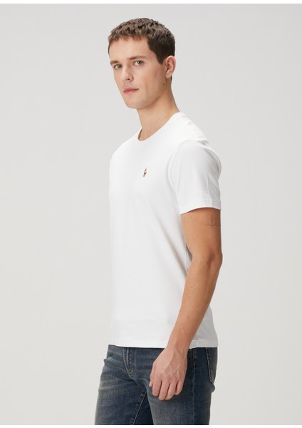 Beyaz Logo Nakışlı Basic T-Shirt modelleri