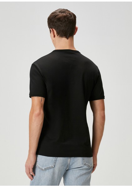 Siyah Nakışlı T-Shirt fırsatları