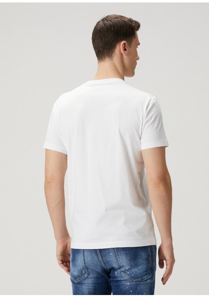 Beyaz Logo Detaylı T-Shirt fırsatları