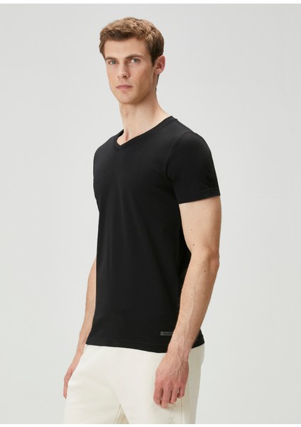 Siyah V Yaka Basic T-Shirt