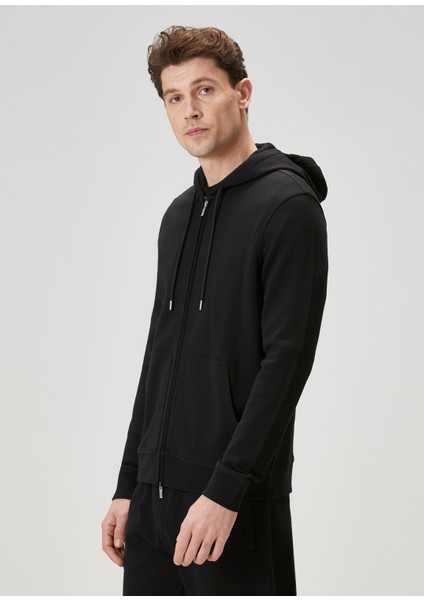 Siyah Kapüşonlu Sweatshirt