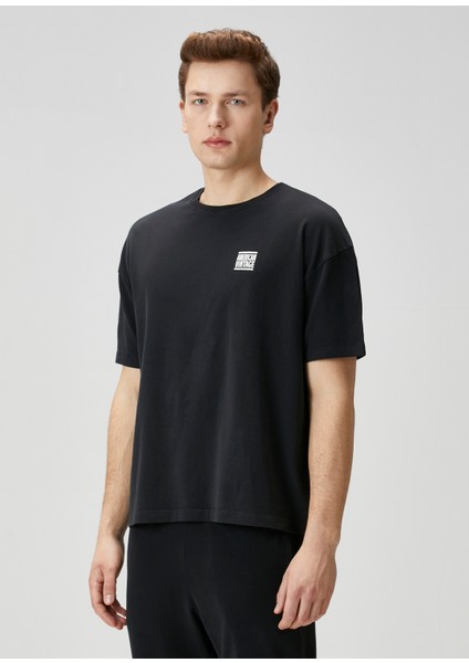 Ykobow Siyah Logo Baskılı T-Shirt modelleri