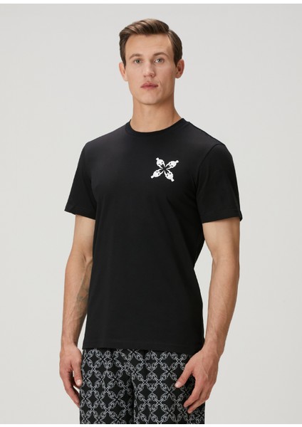Siyah Logo Baskılı Basic T-Shirt modelleri