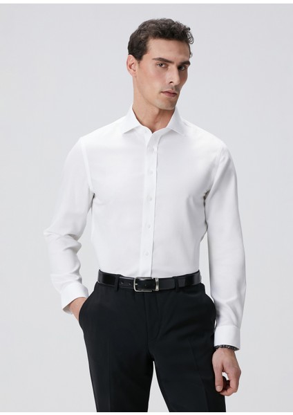Beyaz Non-Iron Jakarlı Gömlek