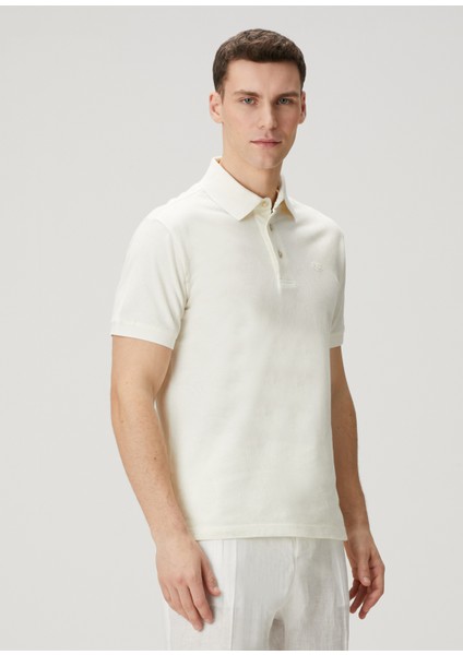 Beyaz Polo Yaka Etnik Desenli T-Shirt modelleri