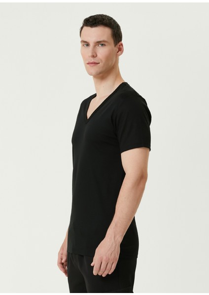 Siyah V Yaka T-Shirt modelleri