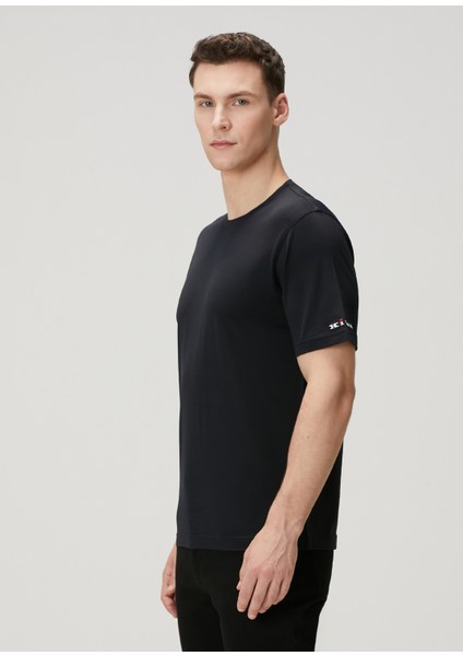 Siyah Logo Nakışlı T-Shirt modelleri
