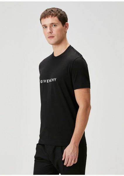 Siyah Beyaz Logo Detaylı T-Shirt modelleri