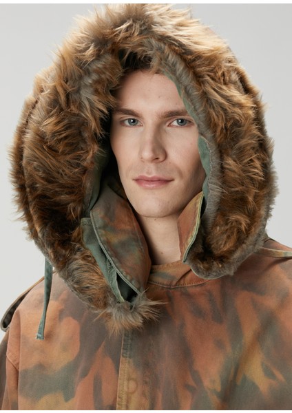 Haki Kapüşonlu Kamuflaj Desenli Parka
