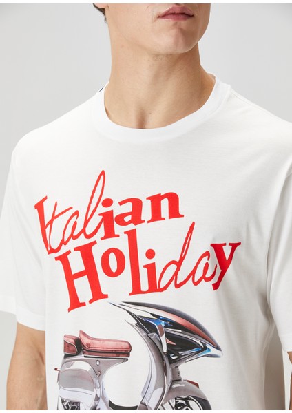 Beyaz Figür Baskılı T-Shirt indirimleri