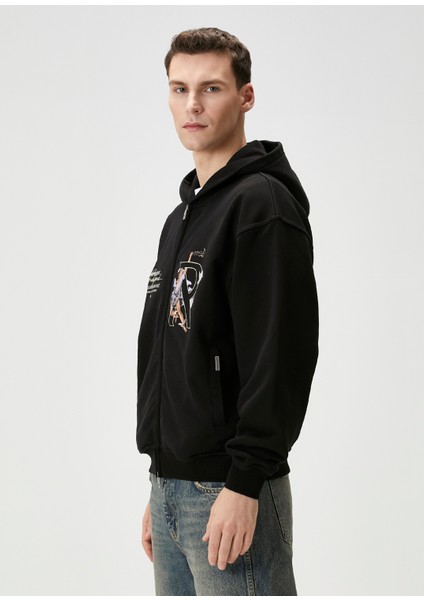 Siyah Kapüşonlu Figür Baskılı Sweatshirt