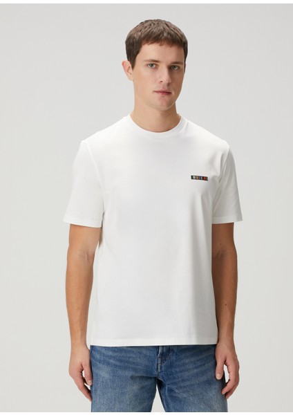 Beyaz Renkli Nakışlı T-Shirt