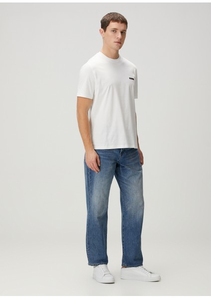 Beyaz Renkli Nakışlı T-Shirt fiyatları