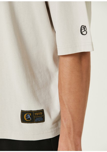 Bej Baskılı Logo Nakışlı T-Shirt