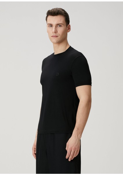 Siyah Logo Nakışlı T-Shirt modelleri