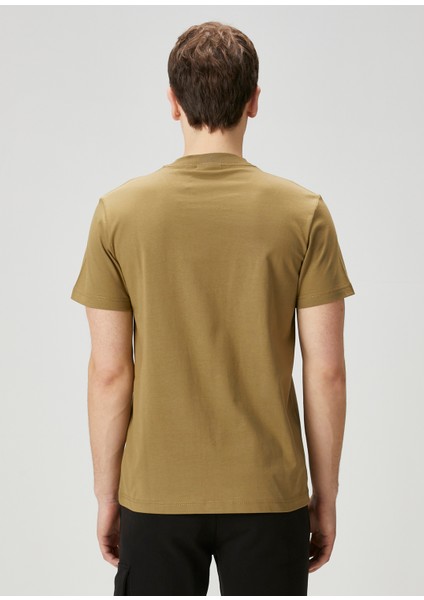 Regular Fit Yeşil Logo Nakışlı T-Shirt fırsatları