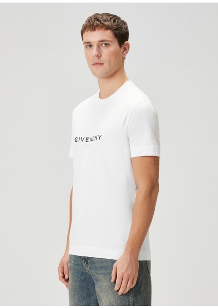 Beyaz Logo Detaylı T-Shirt modelleri