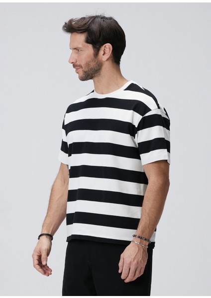 Siyah Beyaz T-Shirt fırsatları