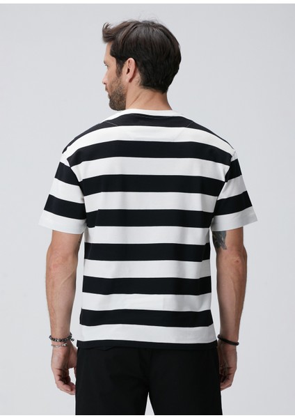 Siyah Beyaz T-Shirt indirimleri