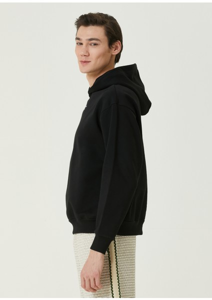 Siyah Kapüşonlu Slogan Baskılı Sweatshirt