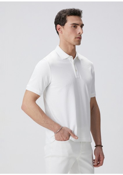 Kırık Beyaz Polo Yaka T-Shirt fırsatları