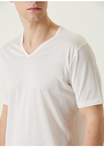 Royal Classic Beyaz V Yaka Basic T-Shirt indirimleri